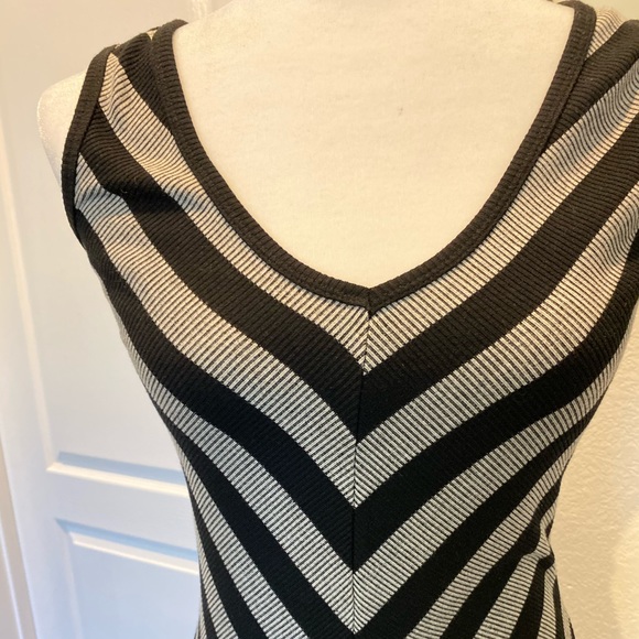 Chevron Dress ⭐️ - Picture 2 of 2